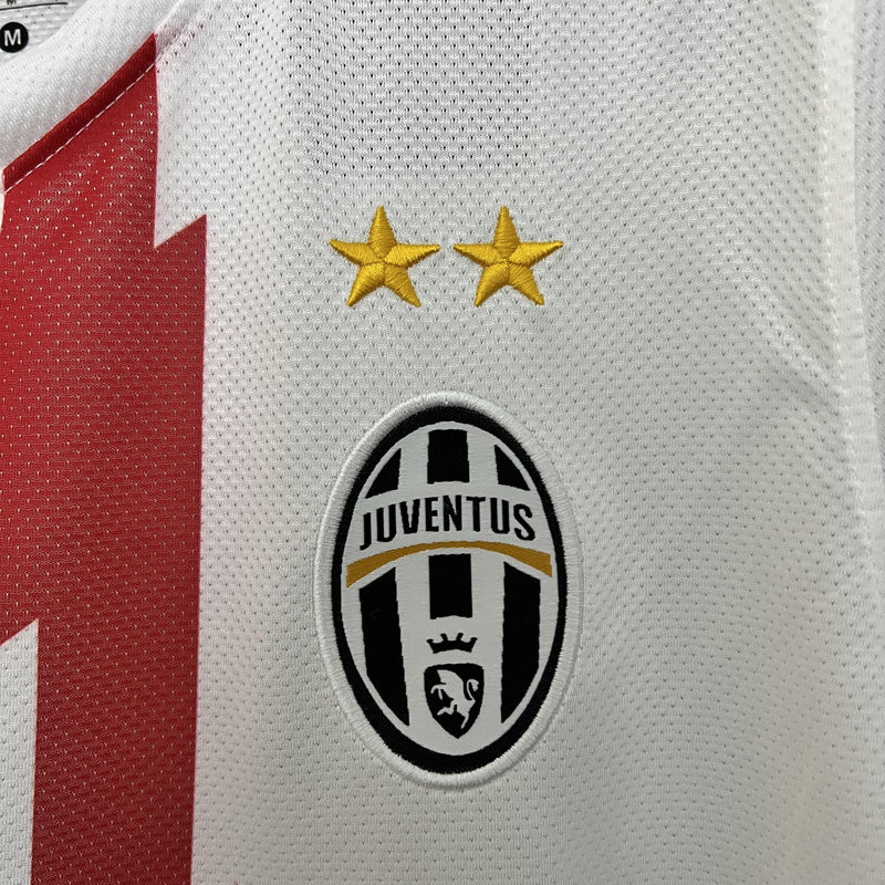 Retro Juventus 10_11 Away - Nike