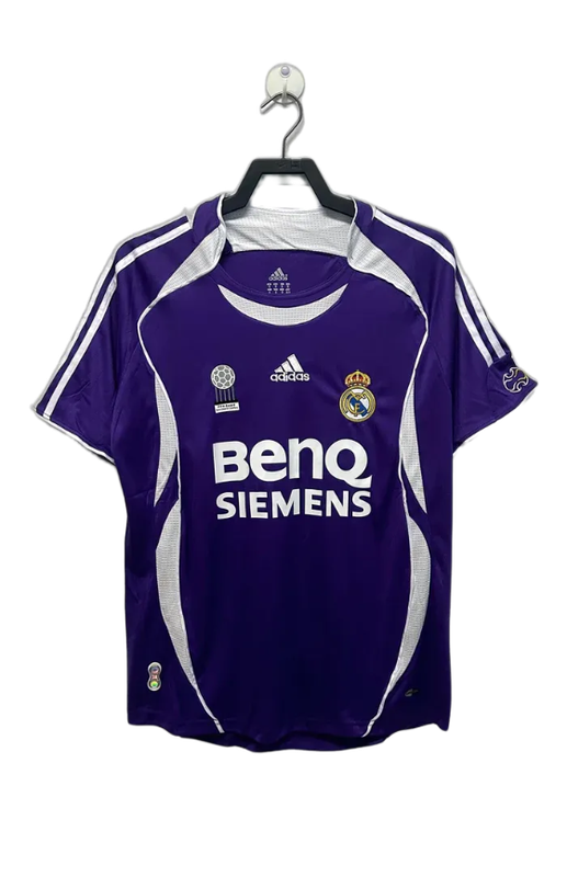 real-madrid-06-07-ii-away-jersey-retro-version-1