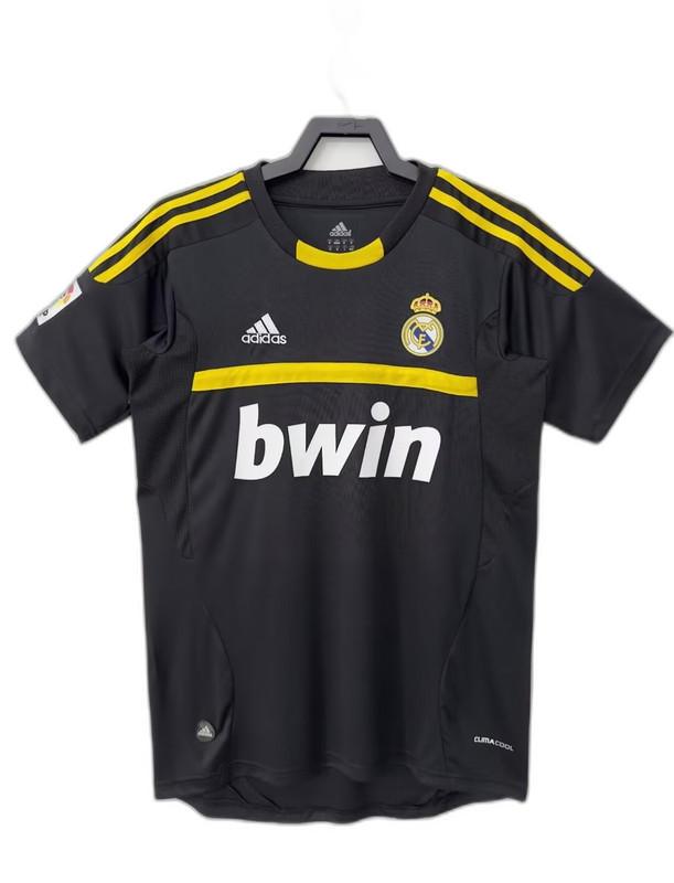 real-madrid-11-12-goalkeeper-black-jersey-retro-version-1